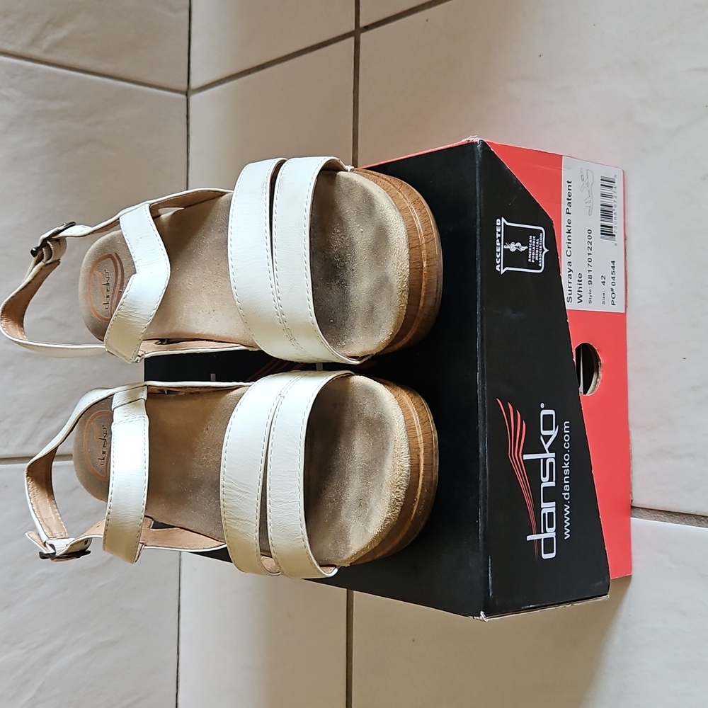 Dansko Surraya Crinkle Patent White Sandals 11/eu 42